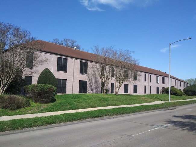 Oak Shadows in Houston, TX - Building Photo - Building Photo