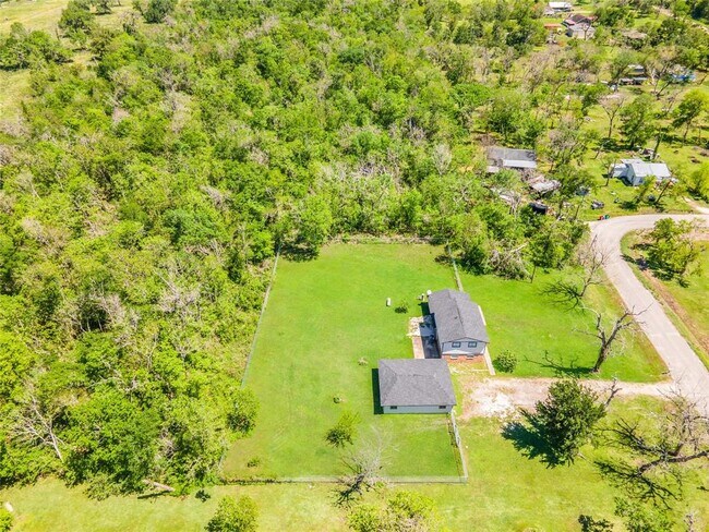 2708 County Rd 686 in Brazoria, TX - Building Photo - Building Photo