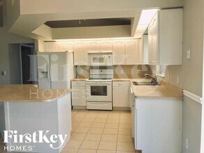 3807 25th St SW in Lehigh Acres, FL - Foto de edificio - Building Photo