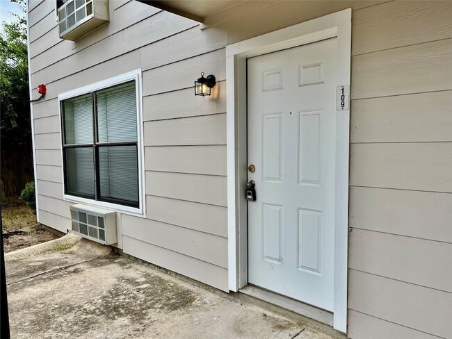 701 W Sycamore St, Unit 109 in Denton, TX - Building Photo - Building Photo