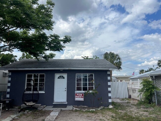 1806 36th Ave W, Unit House