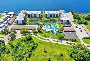 3490 N Key Dr in North Fort Myers, FL - Building Photo