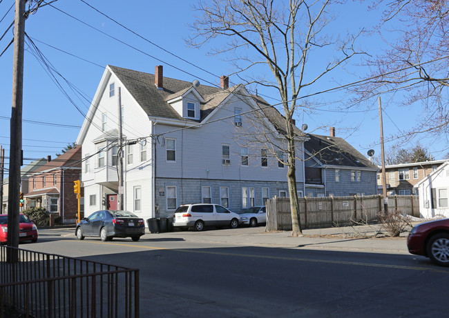 60-66 Bacon St in Waltham, MA - Foto de edificio - Building Photo