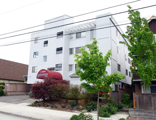 11038 N Greenwood Ave in Seattle, WA - Foto de edificio - Building Photo