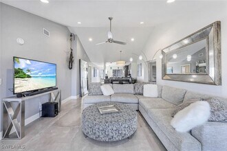 10684 Gulf Shore Dr in Naples, FL - Foto de edificio - Building Photo