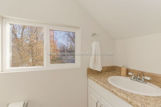 6019 Holmes St in Kansas City, MO - Building Photo - Building Photo