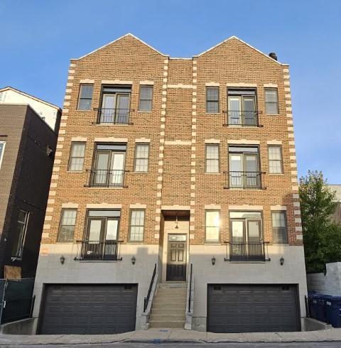 511 N Hartland Ct in Chicago, IL - Building Photo