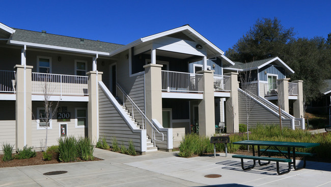 Folsom Oaks in Folsom, CA - Building Photo - Building Photo