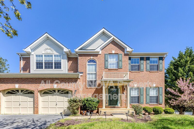 8308 Deerstill Way in Clinton, MD - Building Photo