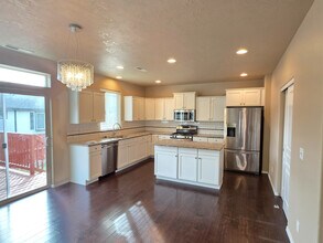 2350 NW Hazelwood Ave in Redmond, OR - Building Photo - Building Photo