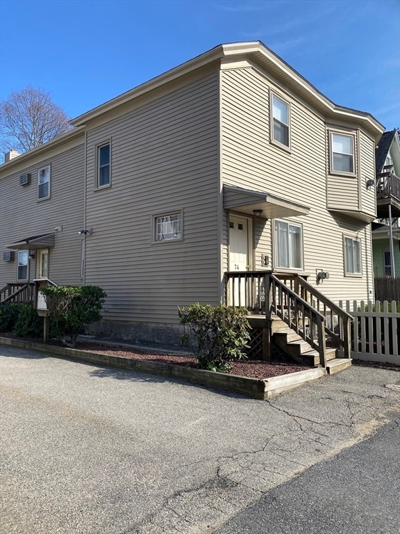 74 Lakewood St in Worcester, MA - Building Photo - Building Photo