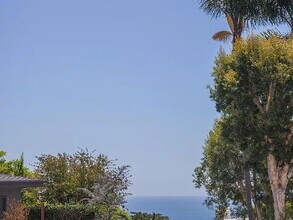 17965 Seabreeze Dr in Los Angeles, CA - Foto de edificio - Building Photo