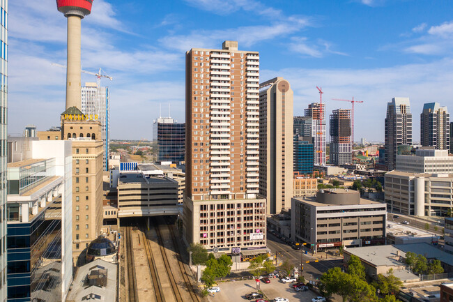 Mount Royal House in Calgary, AB - Building Photo - Building Photo