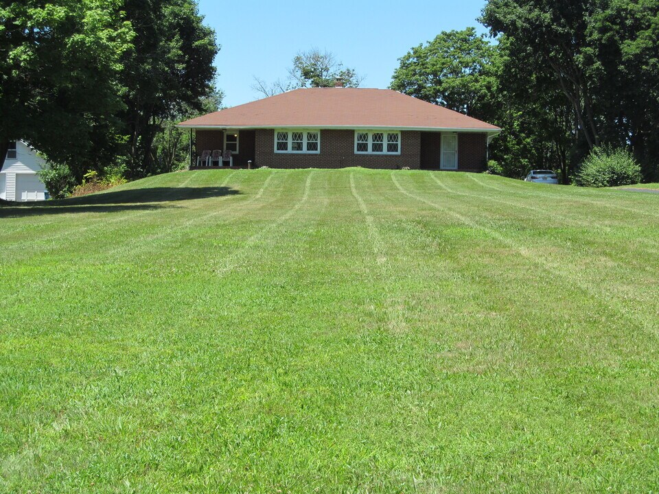 2026 S Branch Rd in Branchburg, NJ - Building Photo
