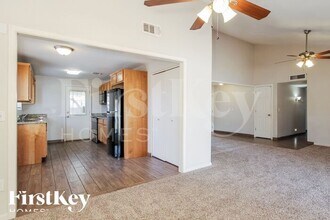9114 N 56th Ln in Glendale, AZ - Foto de edificio - Building Photo