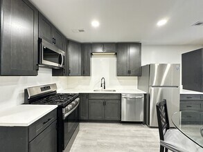 1937 W Grand Ave, Unit 3 in Chicago, IL - Foto de edificio - Building Photo