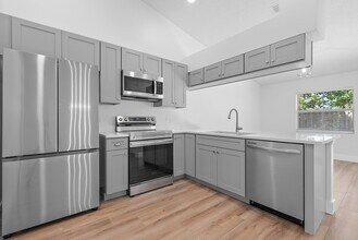 1835 Service Rd in North Palm Beach, FL - Building Photo - Building Photo
