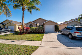 9131 Pine Springs Dr in Boca Raton, FL - Building Photo - Building Photo