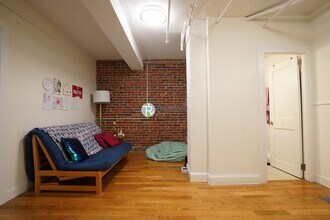 1298 Commonwealth Ave, Unit A in Boston, MA - Building Photo - Building Photo