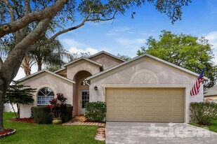 24349 Rolling View Ct in Lutz, FL - Building Photo