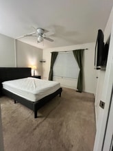 8 Deer Run Ct in Halethorpe, MD - Building Photo - Building Photo