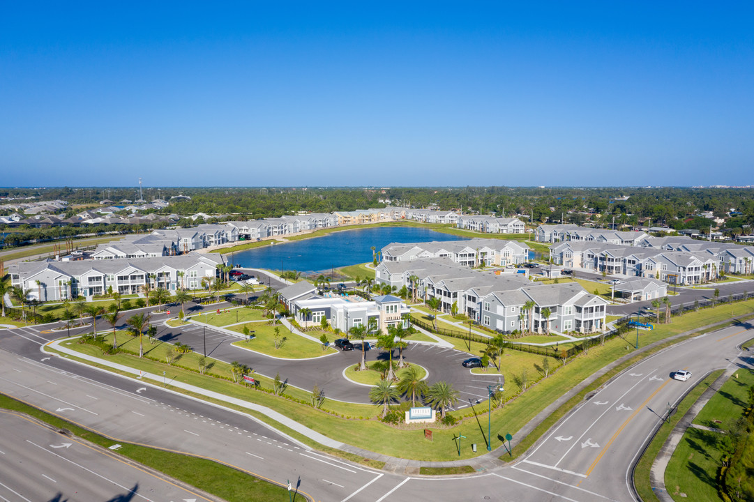 Springs At Hammock Cove in Naples, FL - Foto de edificio