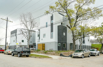 4201 Chartres St in Houston, TX - Building Photo - Building Photo