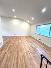 56 Fairway Dr in East Hanover, NJ - Foto de edificio - Building Photo