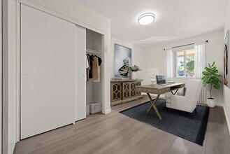 Hacienda at Camarillo Oaks in Camarillo, CA - Building Photo - Building Photo