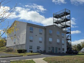 18 Signal Knob Dr in Strasburg, VA - Building Photo