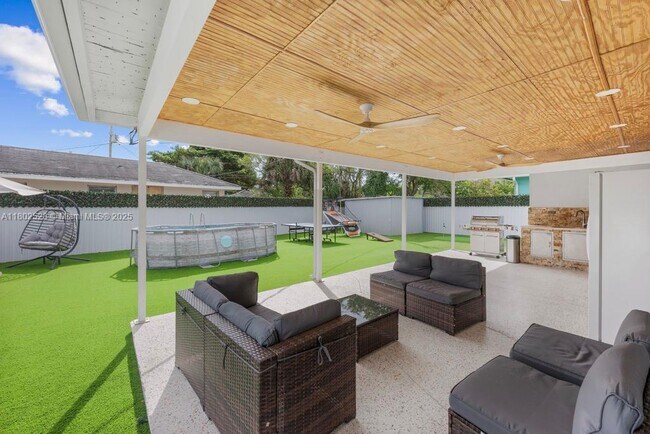 2128 Dock St in West Palm Beach, FL - Building Photo - Building Photo