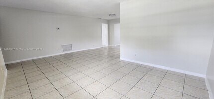 7220 NW 16th St in Plantation, FL - Foto de edificio - Building Photo