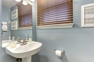 Olde Forge Townhomes in Nottingham, MD - Foto de edificio - Building Photo