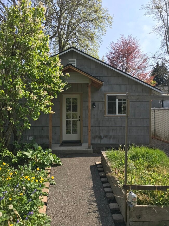 224 NE Jefferson St, Unit 224 A in Hillsboro, OR - Building Photo - Building Photo