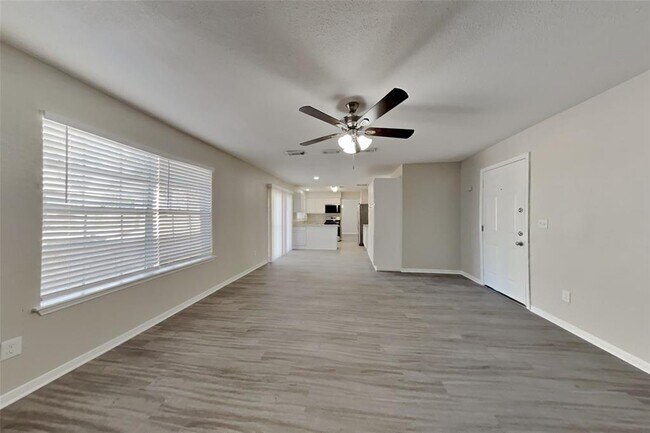 8319 Hot Springs Dr in Houston, TX - Building Photo - Building Photo