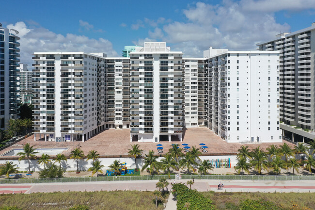 Maison Grande in Miami Beach, FL - Building Photo - Building Photo