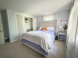 34 Juckett Hill Dr in Belchertown, MA - Building Photo