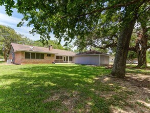 312 Narcissus St in Lake Jackson, TX - Building Photo - Building Photo
