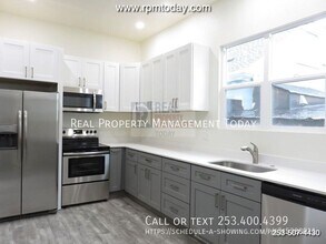 703 S Ainsworth Ave in Tacoma, WA - Building Photo - Building Photo