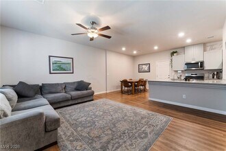 7451 Sunray Point St in North Las Vegas, NV - Building Photo - Building Photo