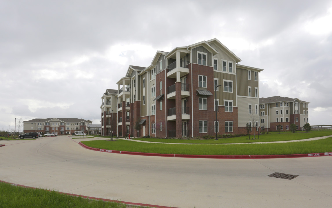 The Delaney at Parkway Lakes in Richmond, TX - Building Photo