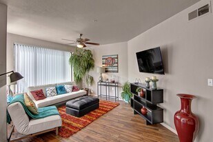 The Hawthorne in Phoenix, AZ - Building Photo