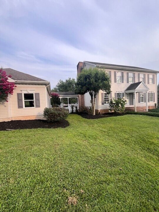 331 Lakeside Dr in Culpeper, VA - Building Photo