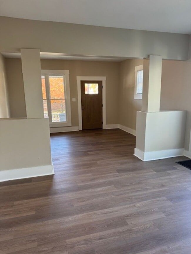 Newly Remodeled 3BR/1.5BA Townhome - Bates Hendricks in Indianapolis, IN - Foto de edificio - Building Photo