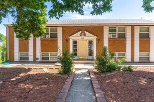 2396 S Linden Ct in Denver, CO - Building Photo