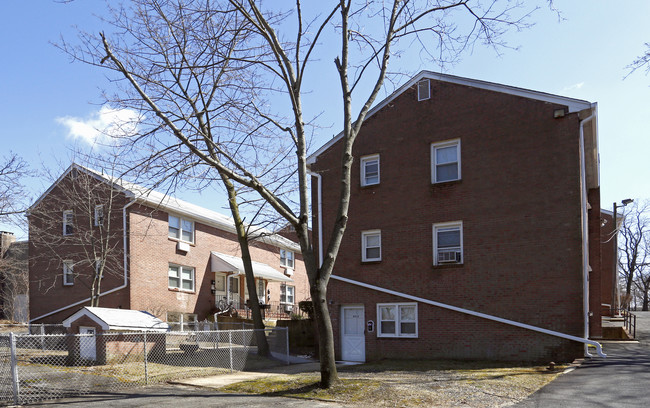 Throckmorton Apartments in Eatontown, NJ - Building Photo - Building Photo