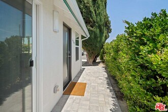 6543 Franrivers Ave in Los Angeles, CA - Building Photo - Building Photo