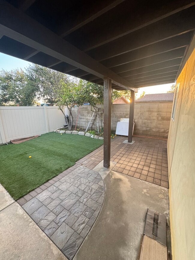 225 W Elm St in Ontario, CA - Building Photo - Building Photo