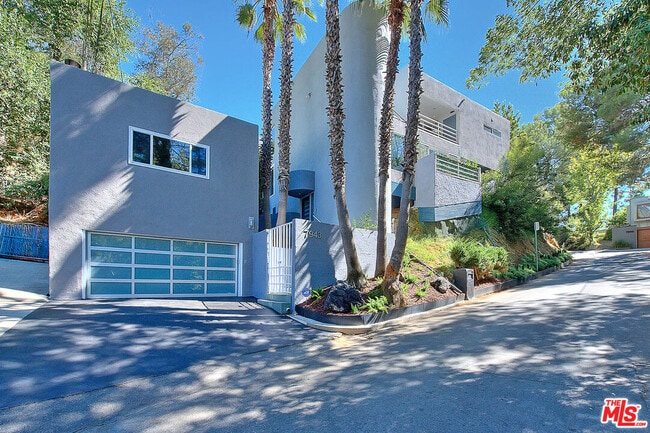property at 7943 Willow Glen Rd