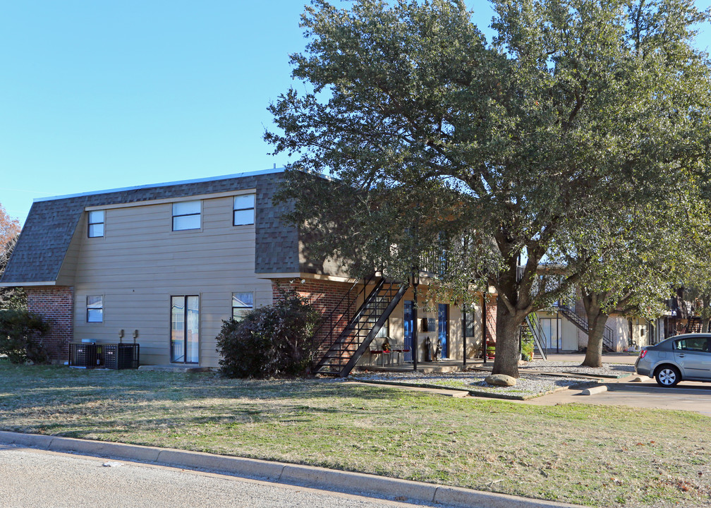 Berke Place in Fort Worth, TX - Building Photo